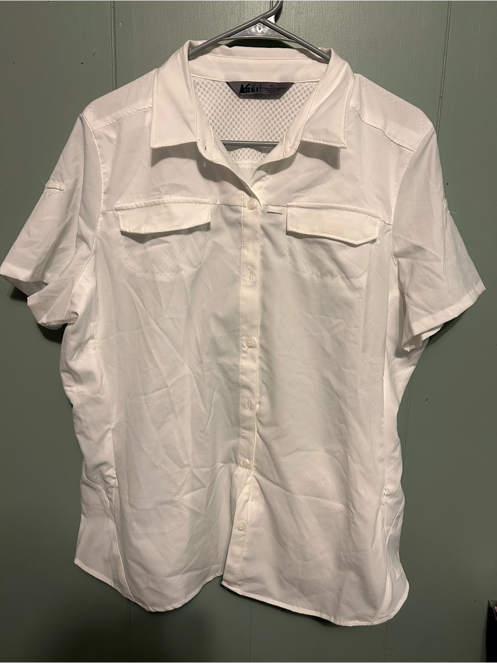REI White Short-Sleeve Button-Down Shirt